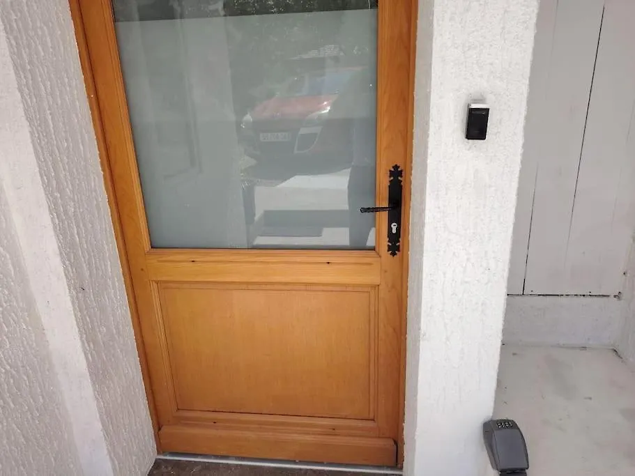 Apppartement Dans Maison Avec Terrasse Plein Sud , Netflix, Parking Et Fibre Cervens 0*,
