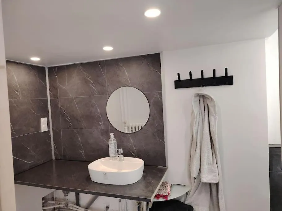 Apppartement Dans Maison Avec Terrasse Plein Sud , Netflix, Parking Et Fibre Cervens France