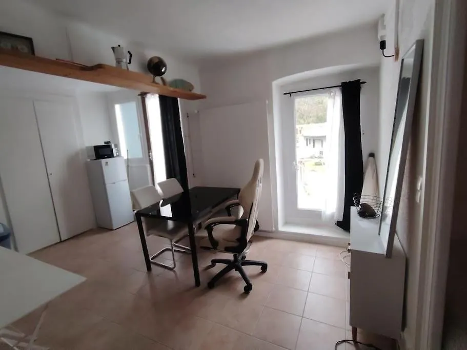 Apppartement Dans Maison Avec Terrasse Plein Sud , Netflix, Parking Et Fibre Cervens